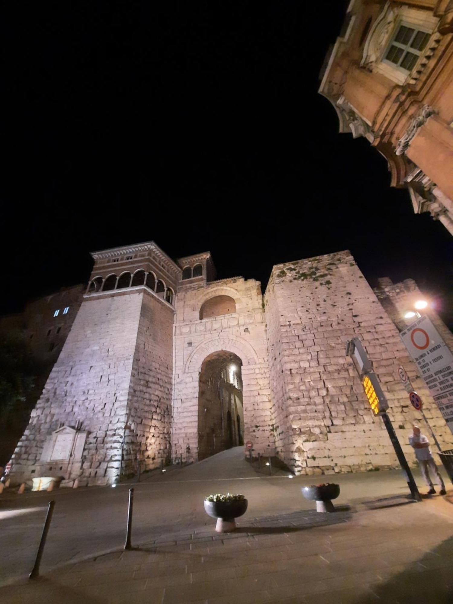 Apartamento Casa Dei Gigli Perugia Habitación foto